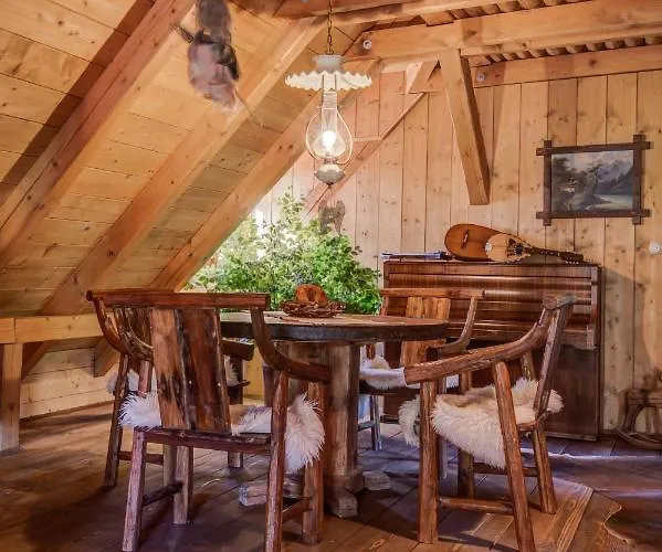 Rezort Silverstone Living